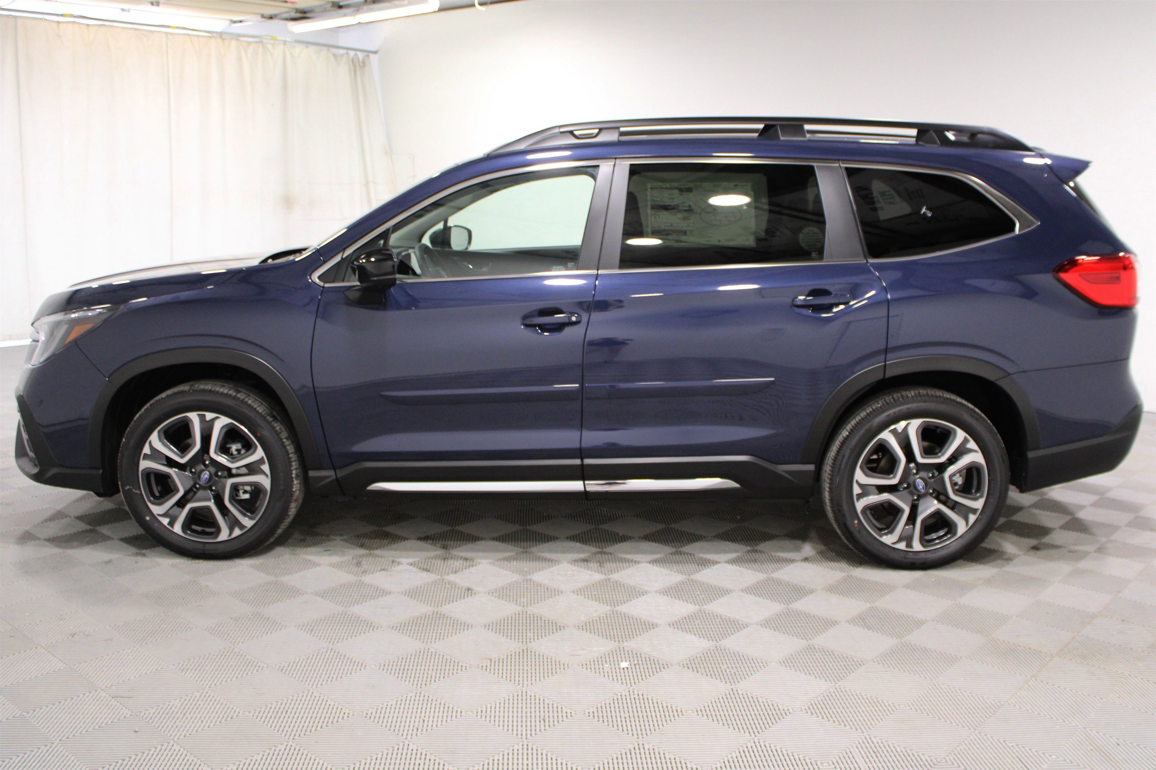 New 2025 Subaru Ascent Limited image 33