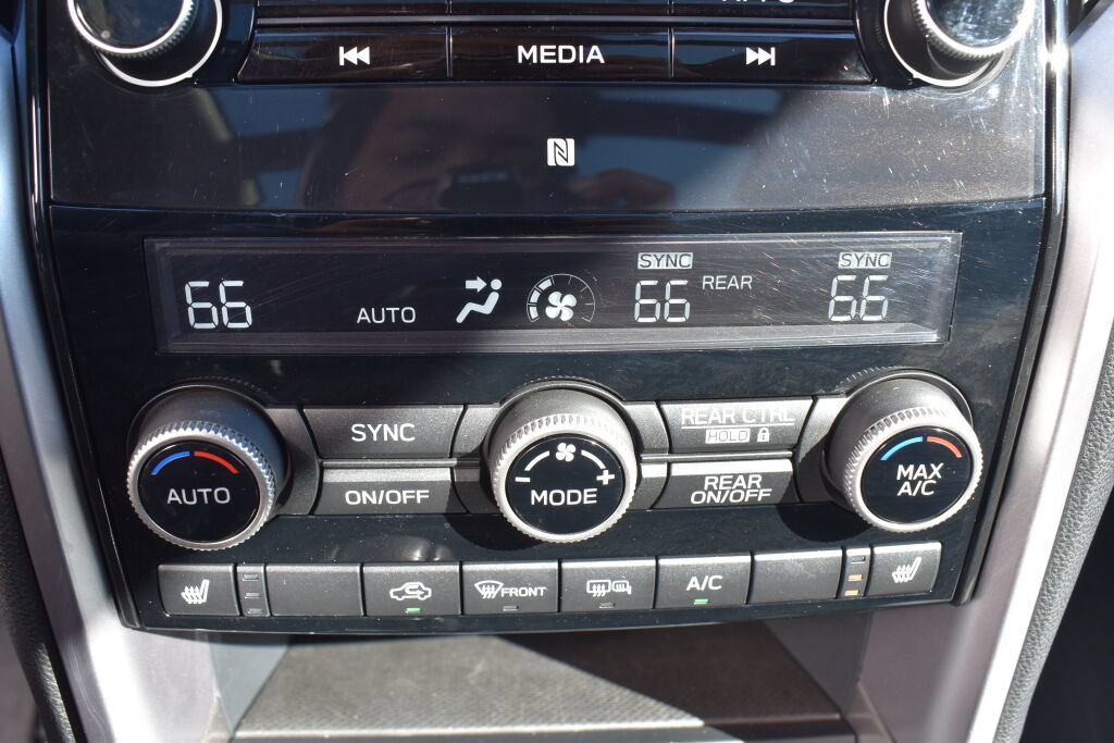 Used 2020 Subaru Ascent Limited w/ Technology Package AWD/4WD image 11