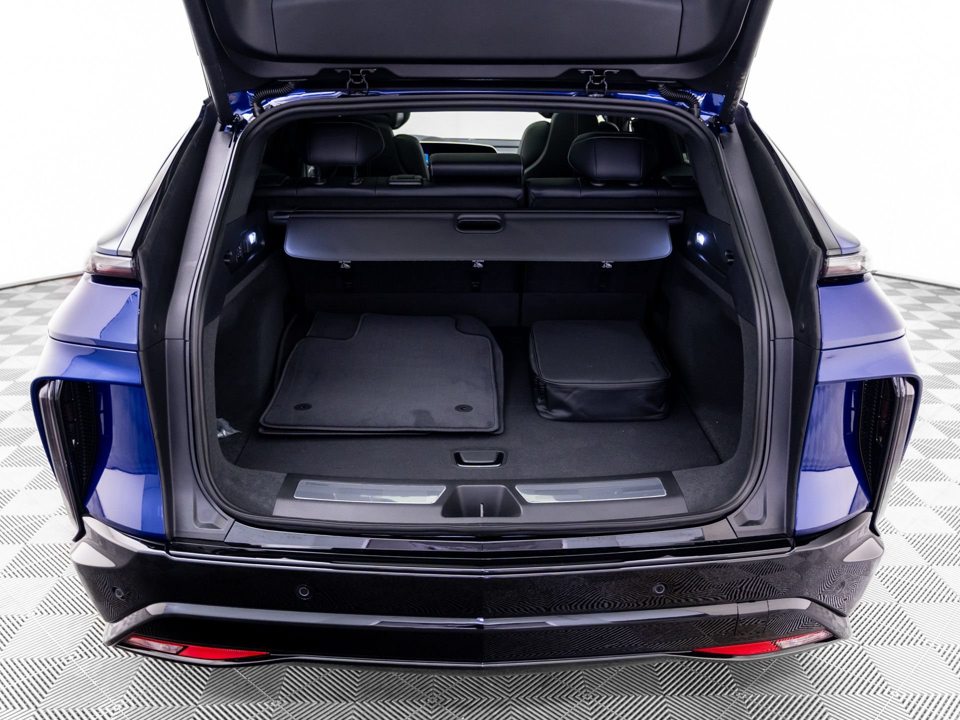 New 2027 Cadillac Lyriq Signature Sport AWD/4WD image 32