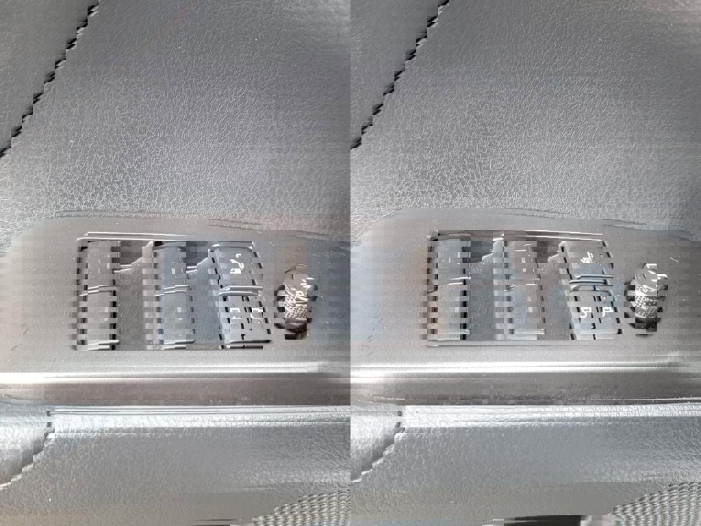 Used 2024 Toyota Camry SE w/ Cold Weather Package image 34