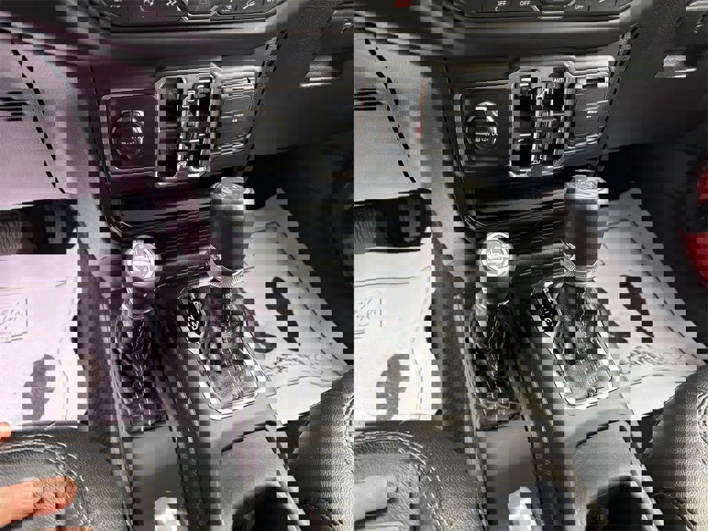 Used 2019 Jeep Wrangler Unlimited Sahara w/ Quick Order Package 24M Moab image 21