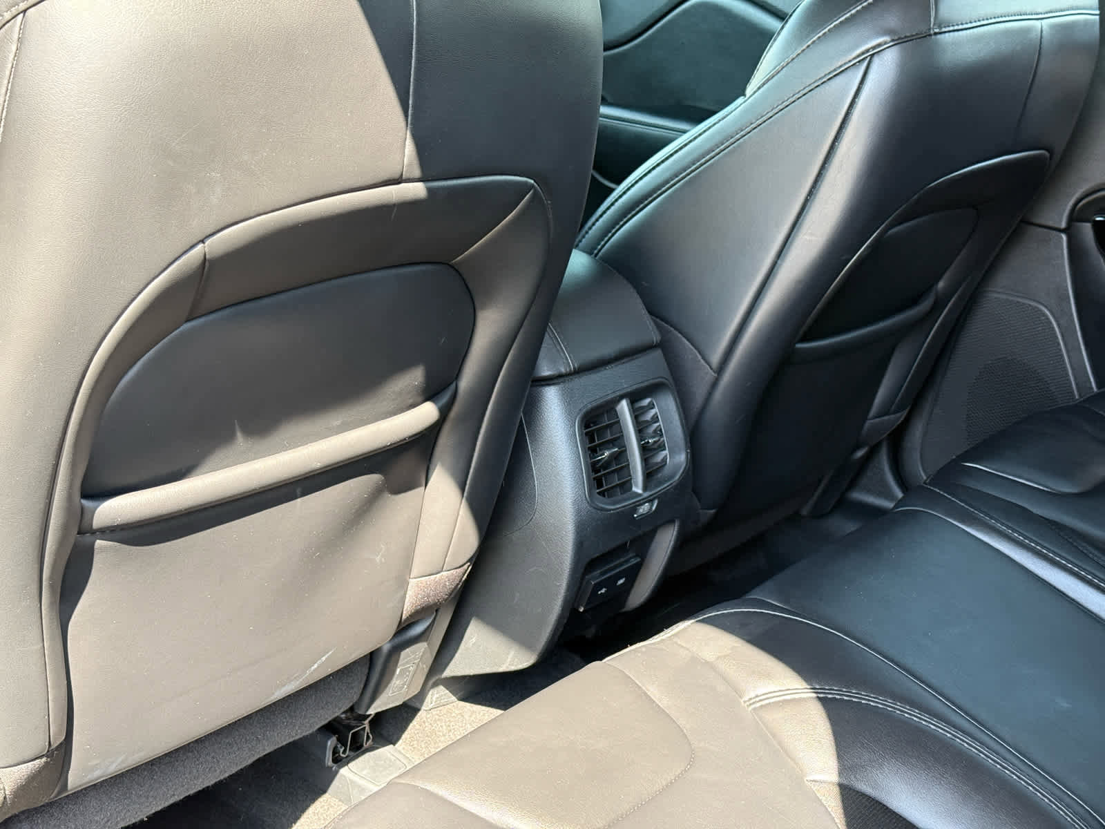 Used 2020 Jeep Cherokee Latitude Plus image 27