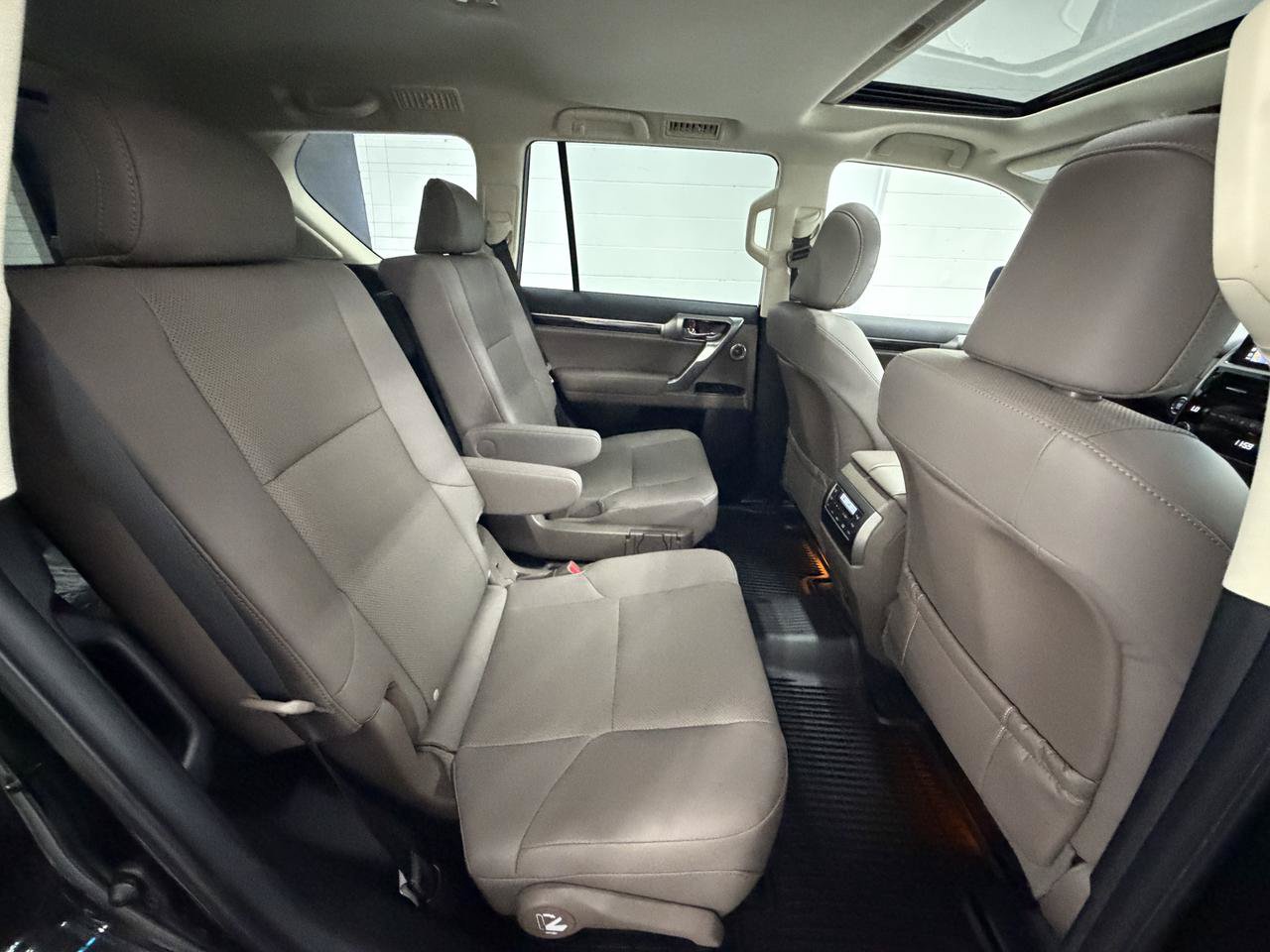 Used 2023 Lexus GX 460 Premium AWD/4WD image 19