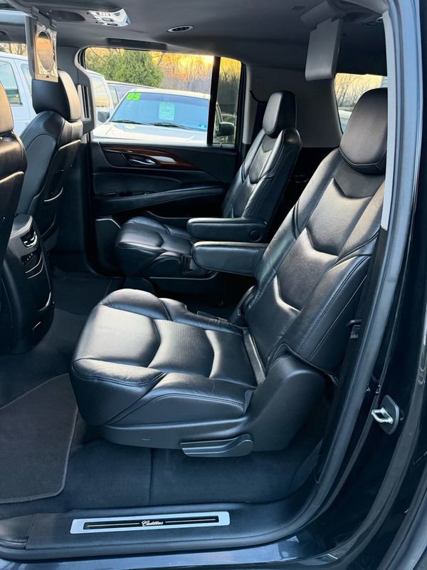 Used 2019 Cadillac Escalade ESV Luxury image 10