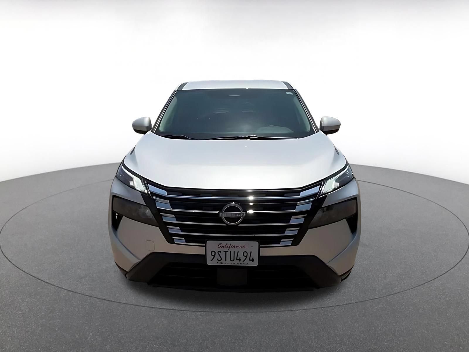 Used 2025 Nissan Rogue SV FWD image 4