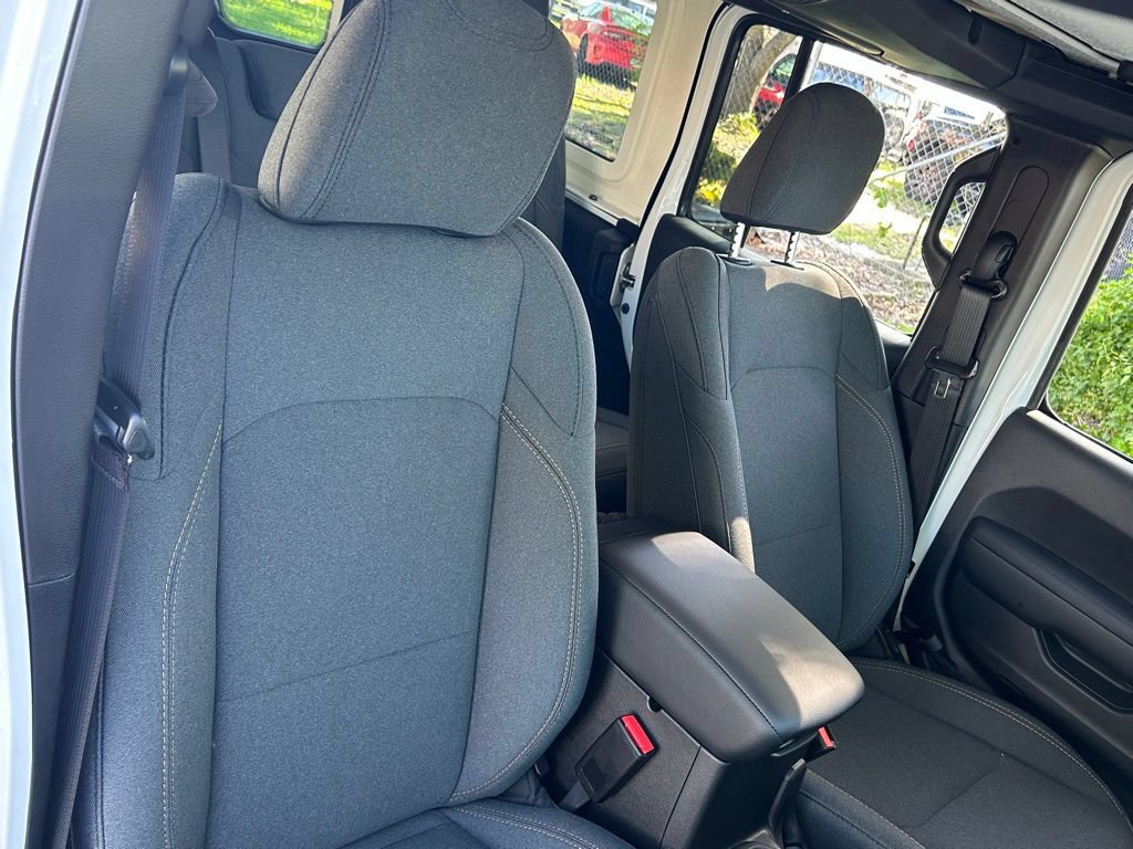 Used 2025 Jeep Wrangler Unlimited Sport AWD/4WD image 29