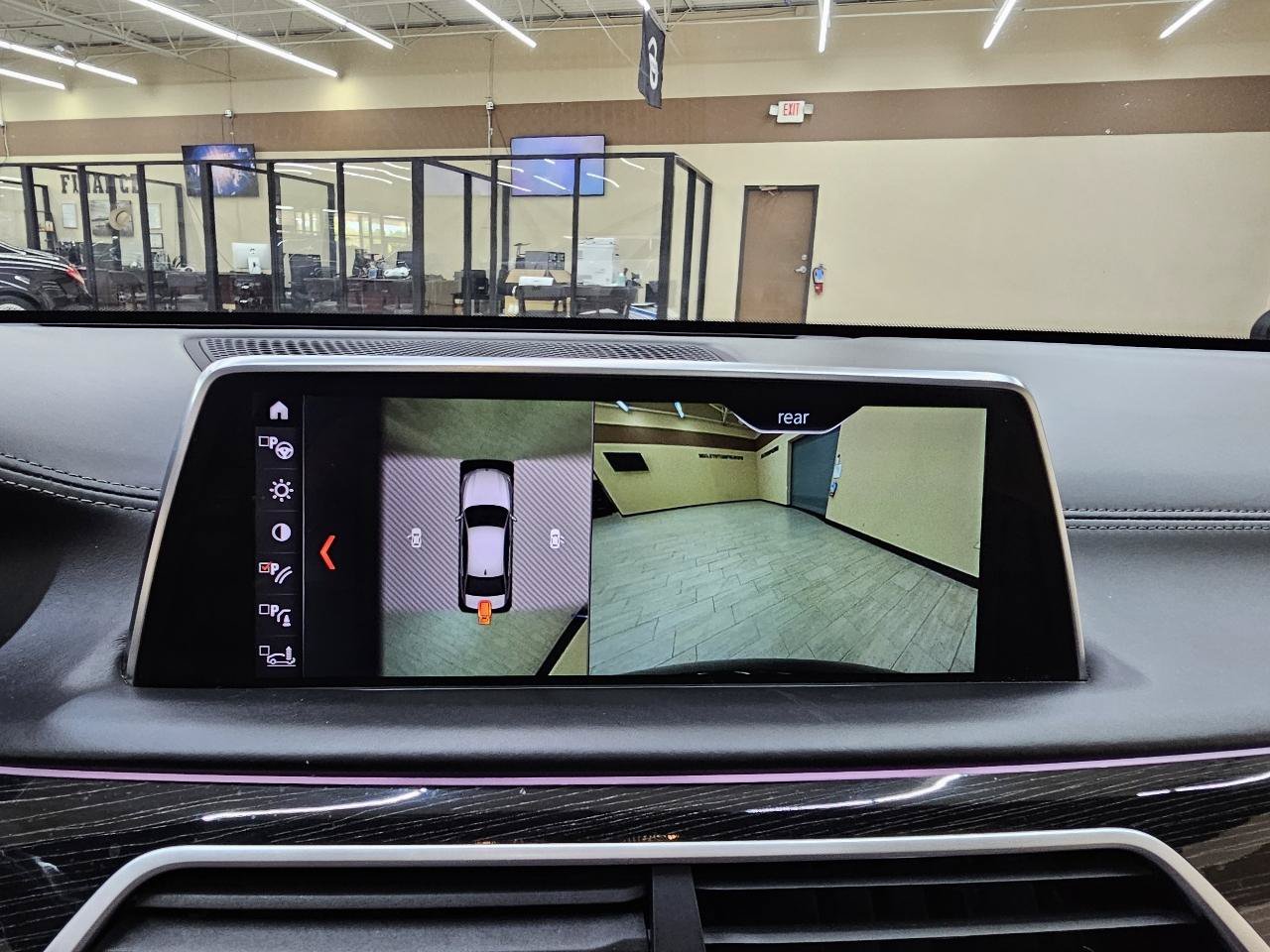 Used 2018 BMW M760i xDrive AWD/4WD image 33
