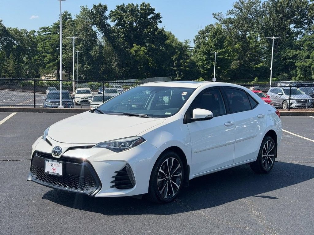 Used 2017 Toyota Corolla SE w/ SE Premium Package FWD image 9