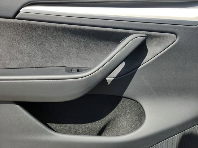 Used 2024 Tesla Model Y Performance image 22