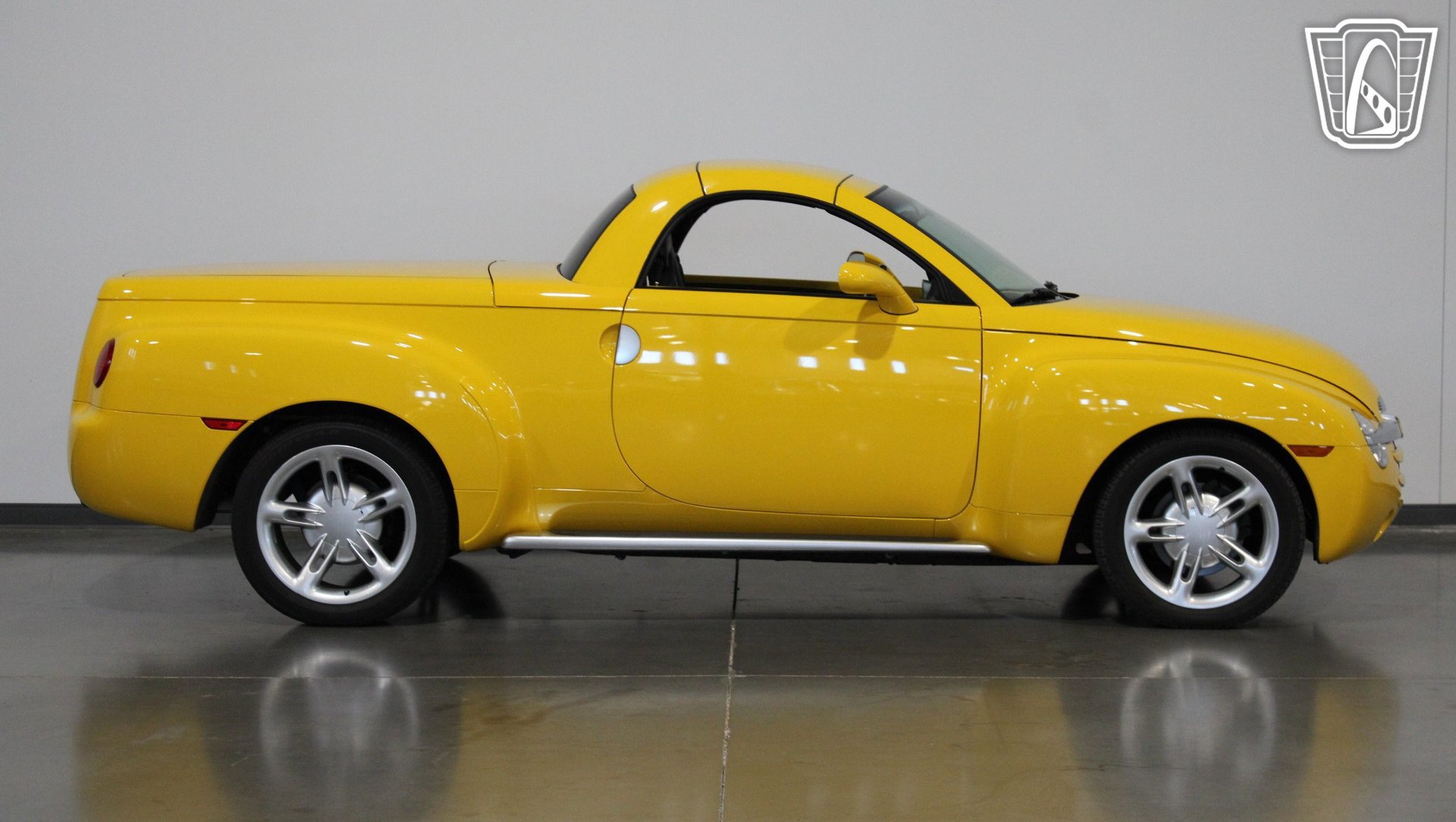 Used 2003 Chevrolet SSR w/ Preferred Equipment Group RWD image 15