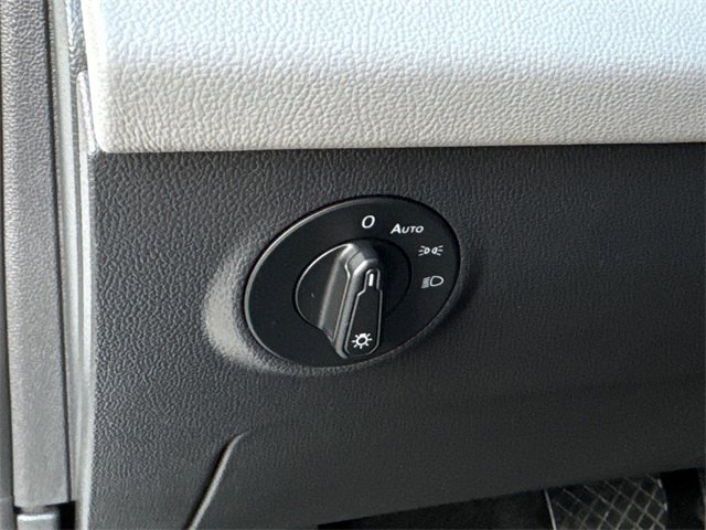 Certified 2023 Volkswagen Taos SE image 38