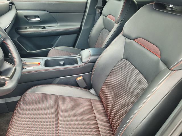 Certified 2025 Nissan Kicks SR AWD/4WD image 13