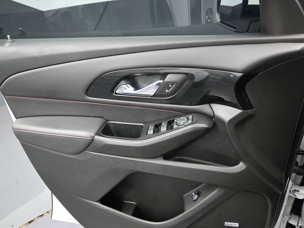 Used 2023 Chevrolet Traverse RS image 11