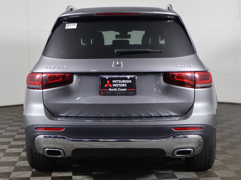 Used 2023 Mercedes-Benz GLB 250 4MATIC w/ Premium Package image 12