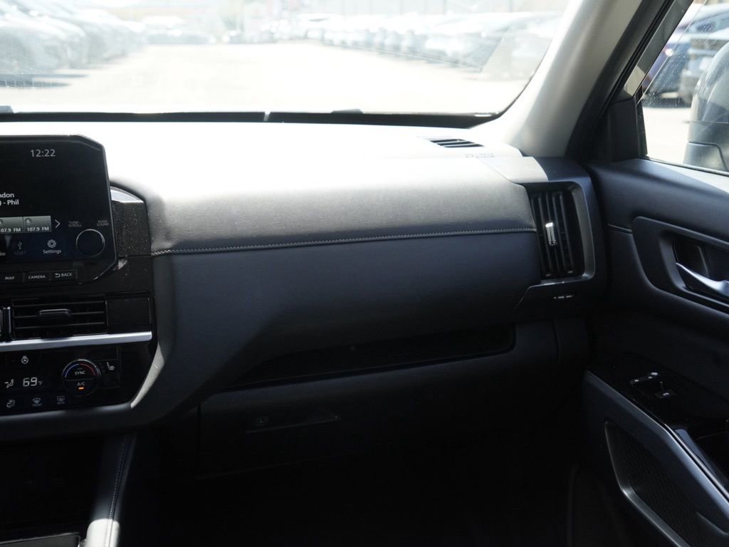 Used 2024 Nissan Pathfinder SL FWD image 22
