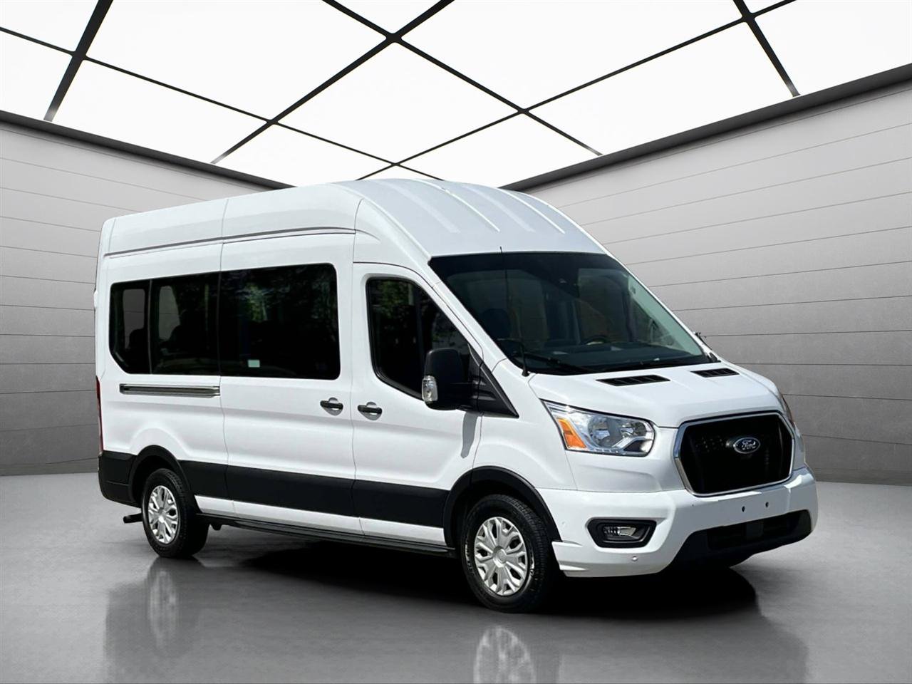 Used 2022 Ford Transit 350 XLT RWD image 3