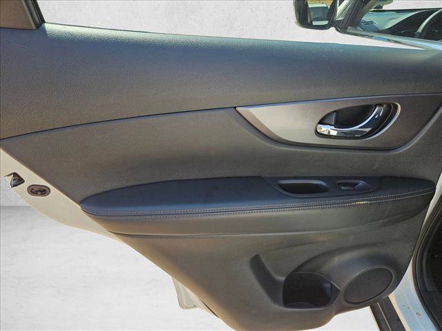 Used 2016 Nissan Rogue S FWD image 12