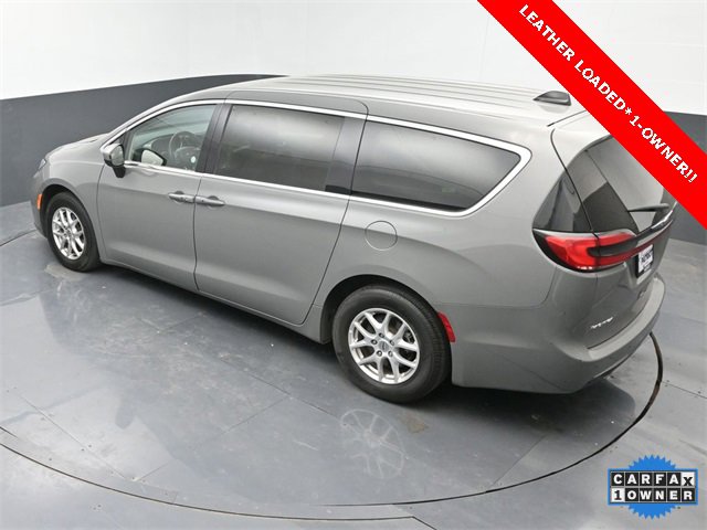 Used 2023 Chrysler Pacifica Touring-L image 31