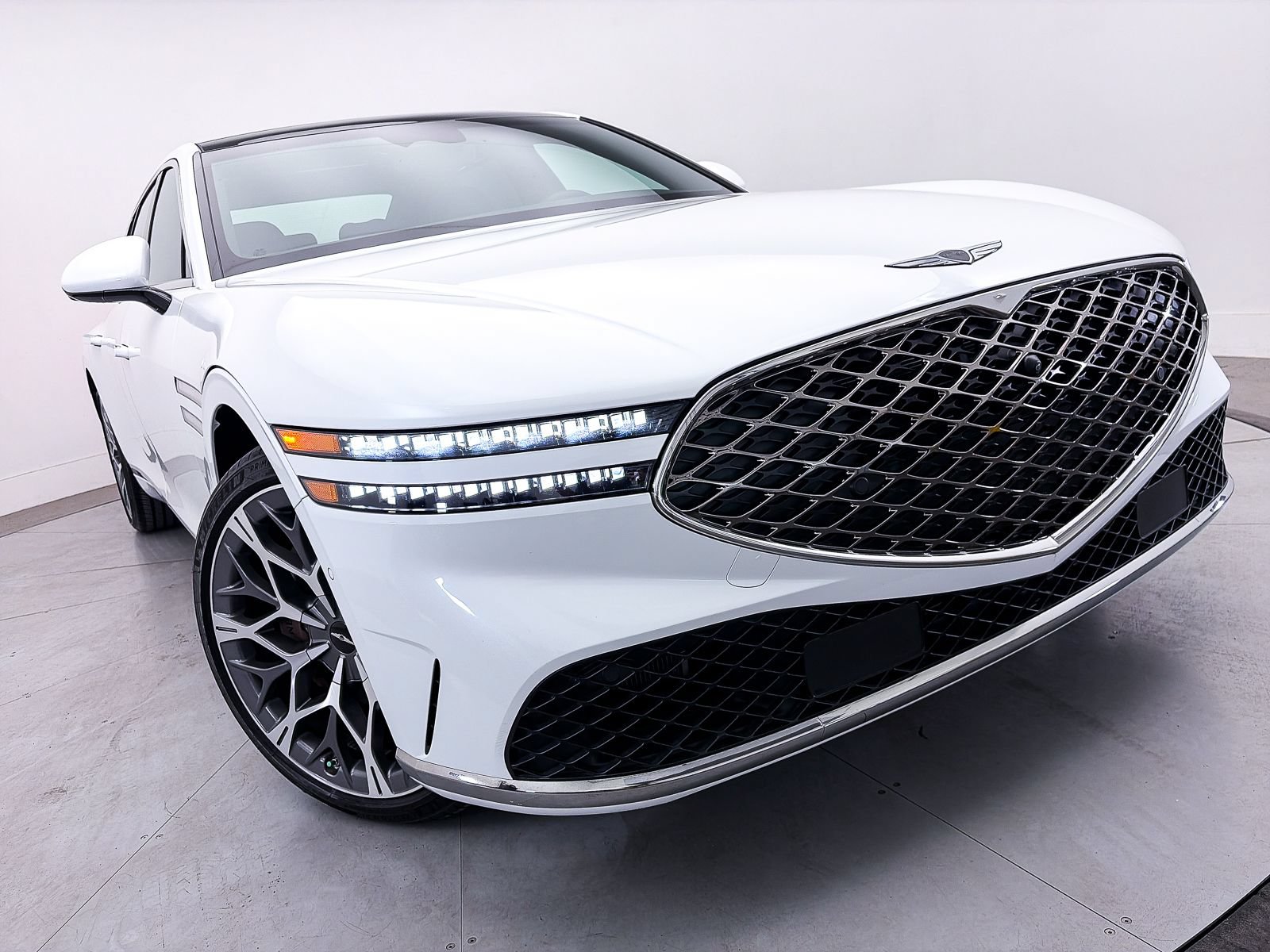Used 2025 Genesis G90 3.5T AWD/4WD image 11