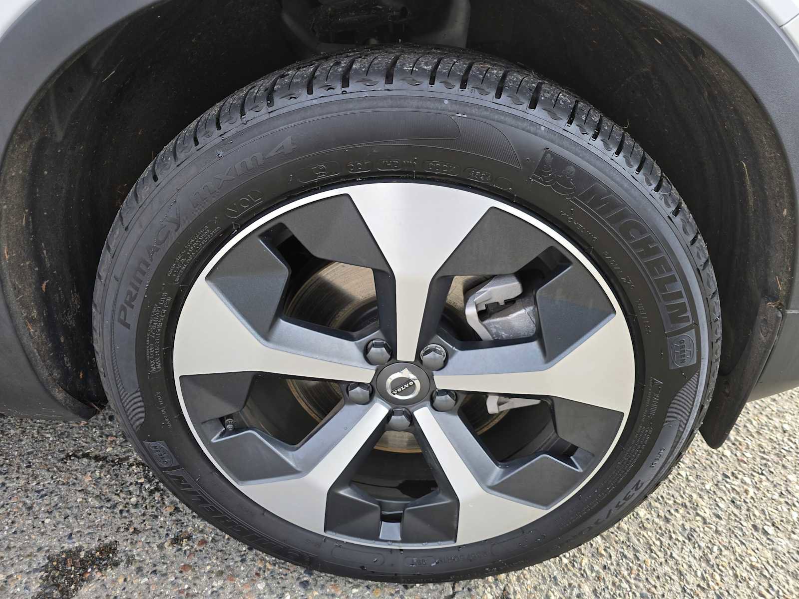 Certified 2025 Volvo XC40 B5 Core w/ Protection Package Premier image 9