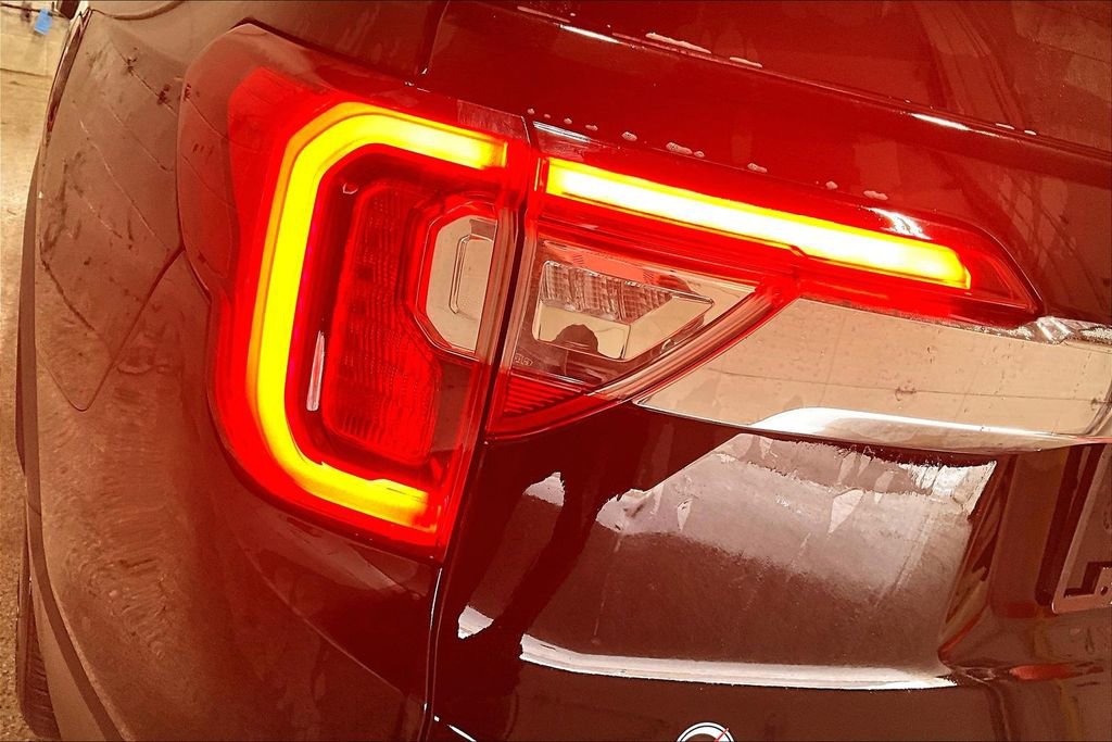 Used 2023 GMC Acadia SLT image 23