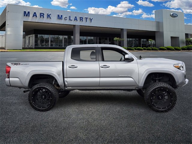 Used 2017 Toyota Tacoma TRD Sport image 2