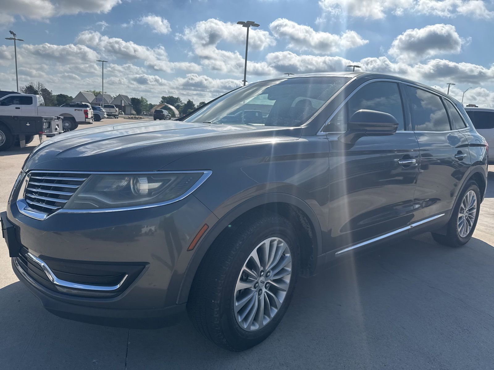 Used 2017 Lincoln MKX Select w/ Select Plus Package FWD image 7