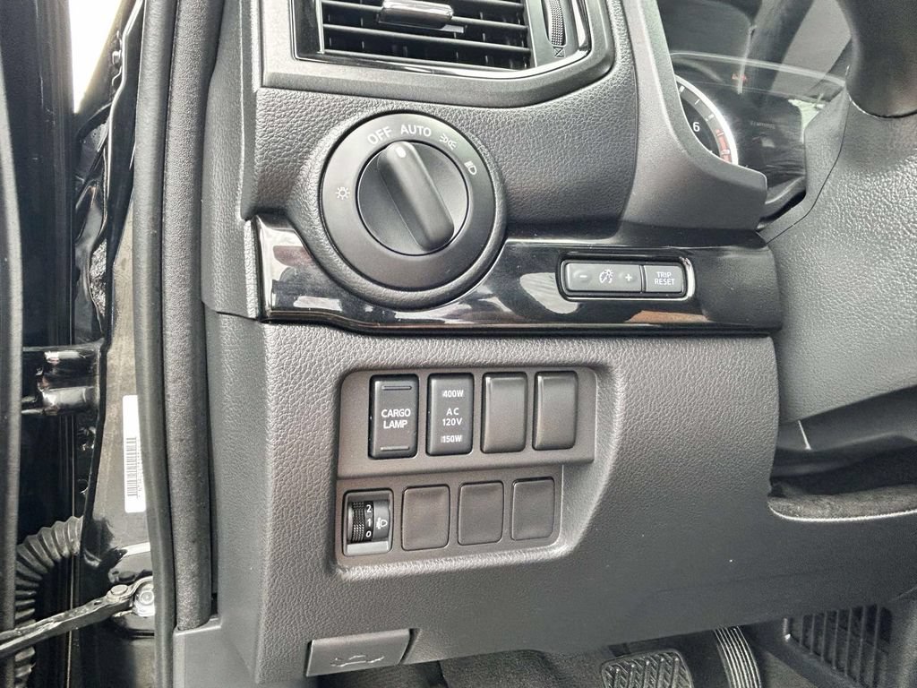 Used 2024 Nissan Titan SV w/ SV Bronze Edition Package RWD image 20
