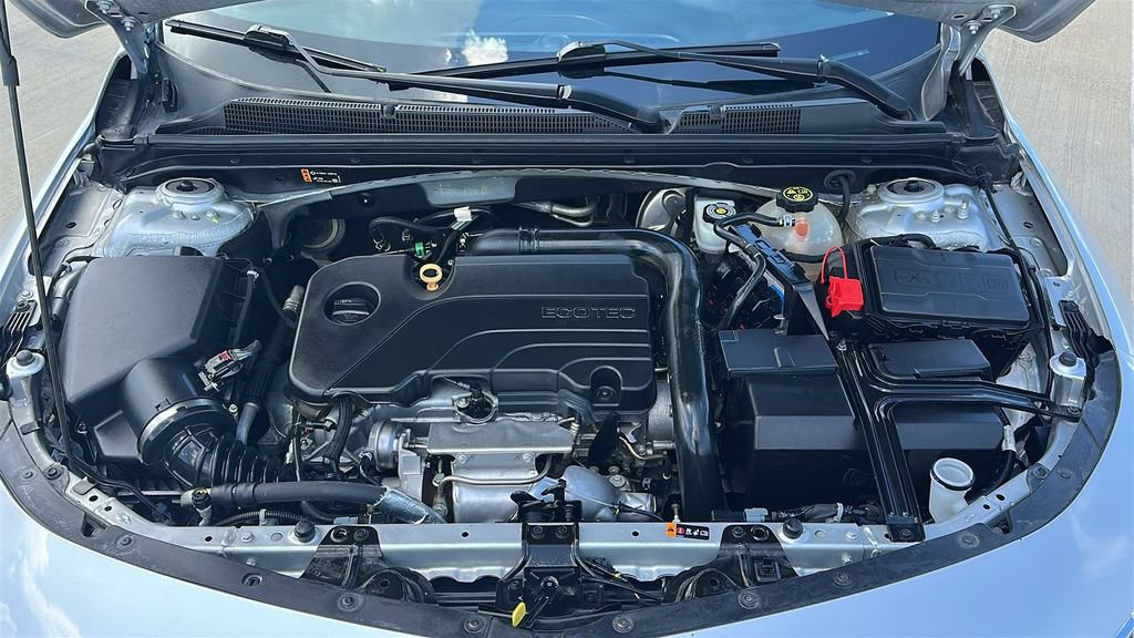 Used 2021 Chevrolet Malibu LT FWD image 3