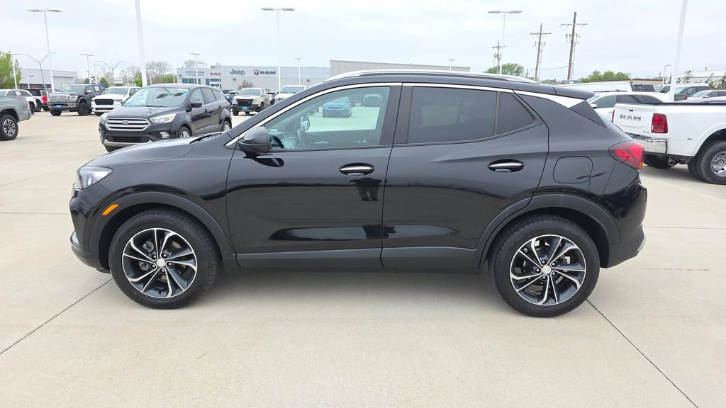 Used 2021 Buick Encore GX Select image 2