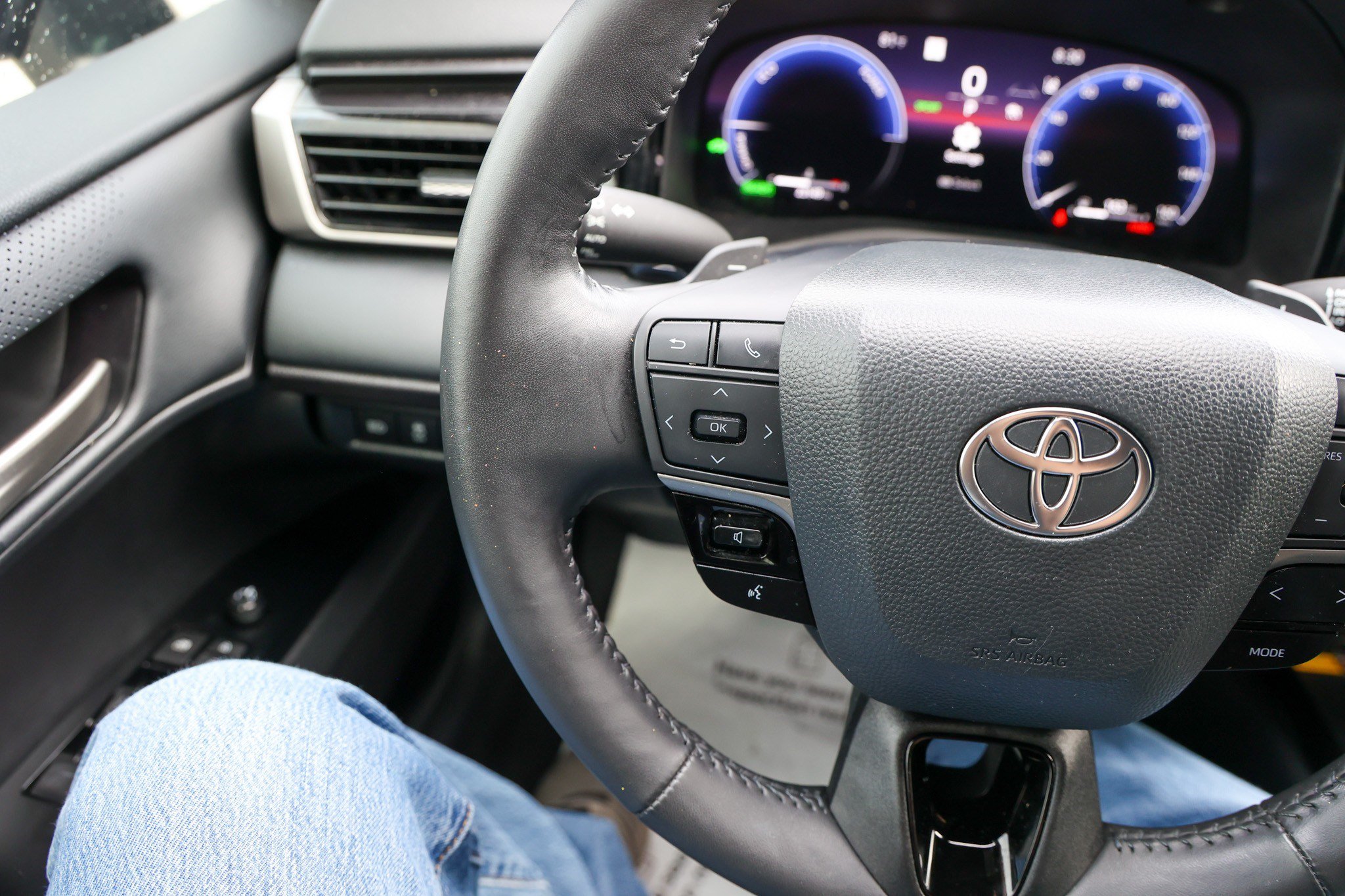 Used 2025 Toyota Camry XSE FWD image 18