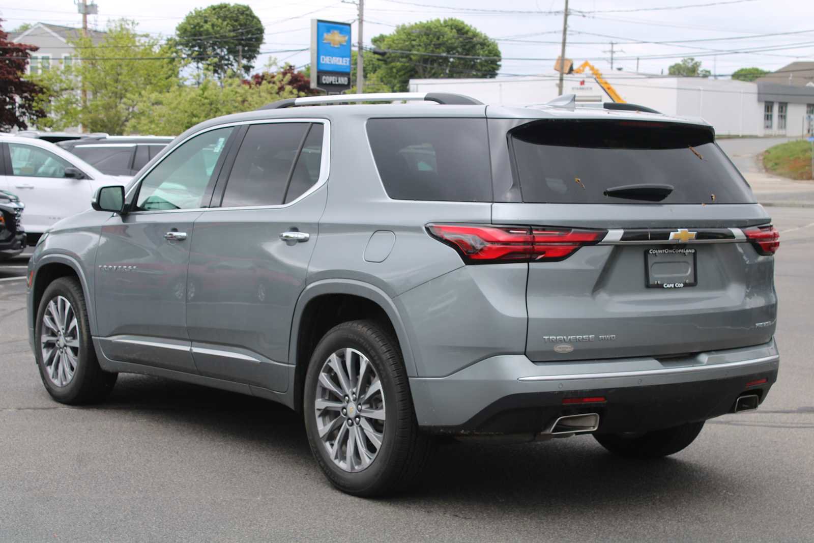 Used 2023 Chevrolet Traverse Premier AWD/4WD image 3