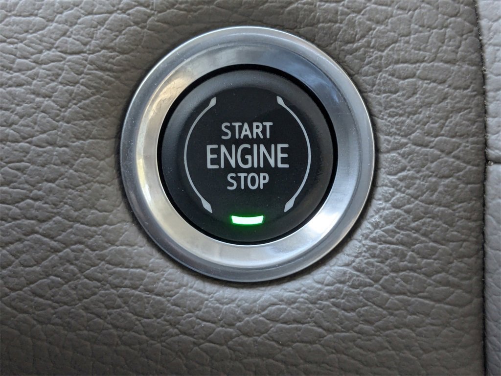 Used 2021 GMC Yukon Denali w/ Denali Premium Package image 30