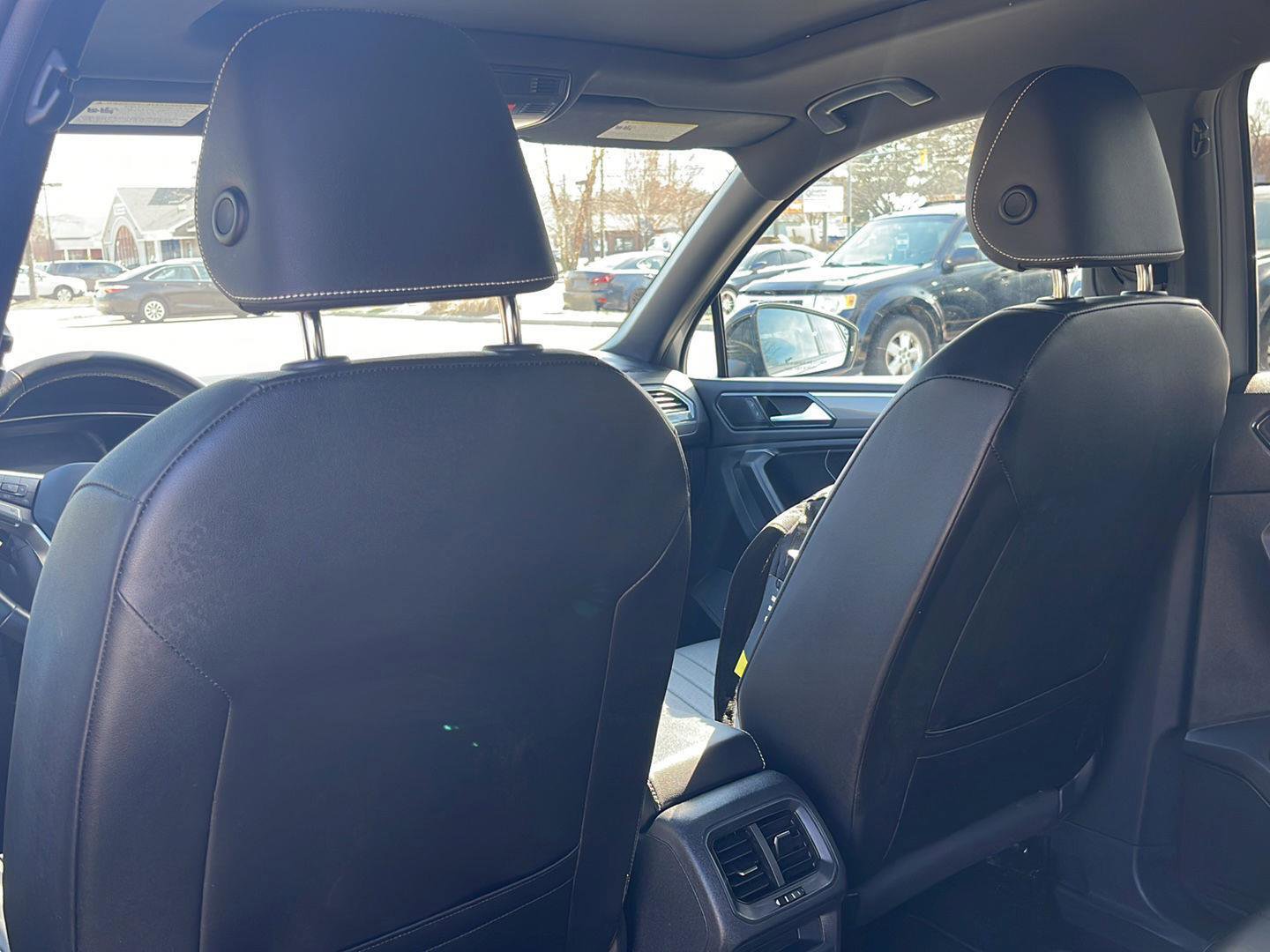 Used 2023 Volkswagen Tiguan SE R-Line image 16