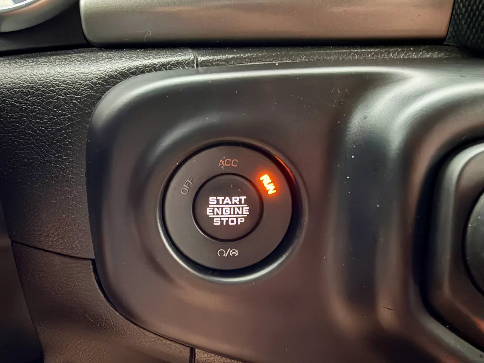 Used 2023 Jeep Gladiator Sport AWD/4WD image 17