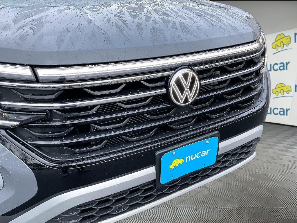 Used 2025 Volkswagen Atlas Peak Edition SE AWD/4WD image 32
