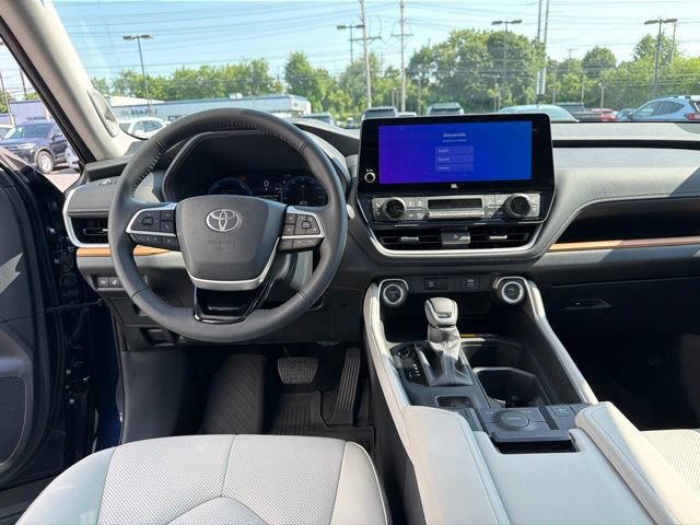 Used 2026 Toyota Grand Highlander AWD Hybrid image 17