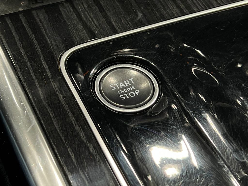 Used 2020 Jaguar XE S RWD image 22