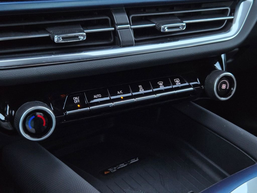 Used 2025 Chevrolet Equinox EV LT w/ Convenience Package image 20