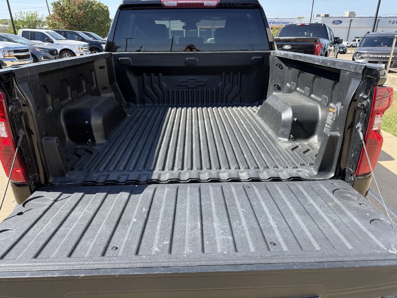 Used 2023 Chevrolet Silverado 1500 LT AWD/4WD image 27