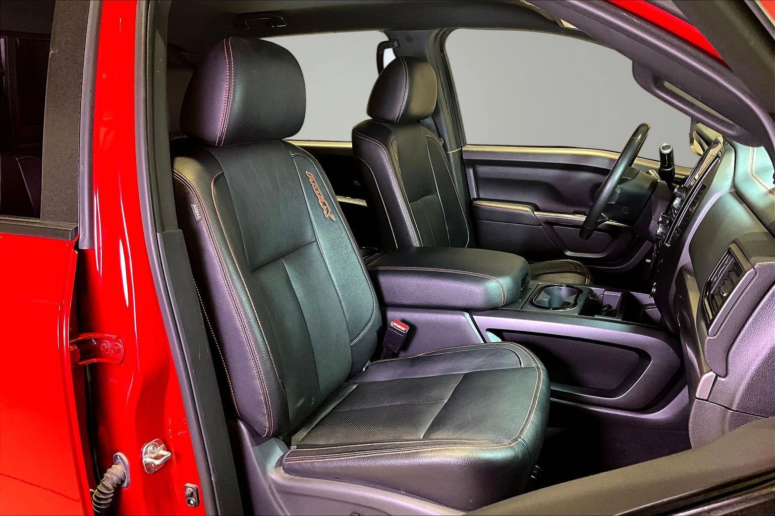 Used 2021 Nissan Titan PRO-4X w/ Pro-4x Convenience Package AWD/4WD image 31