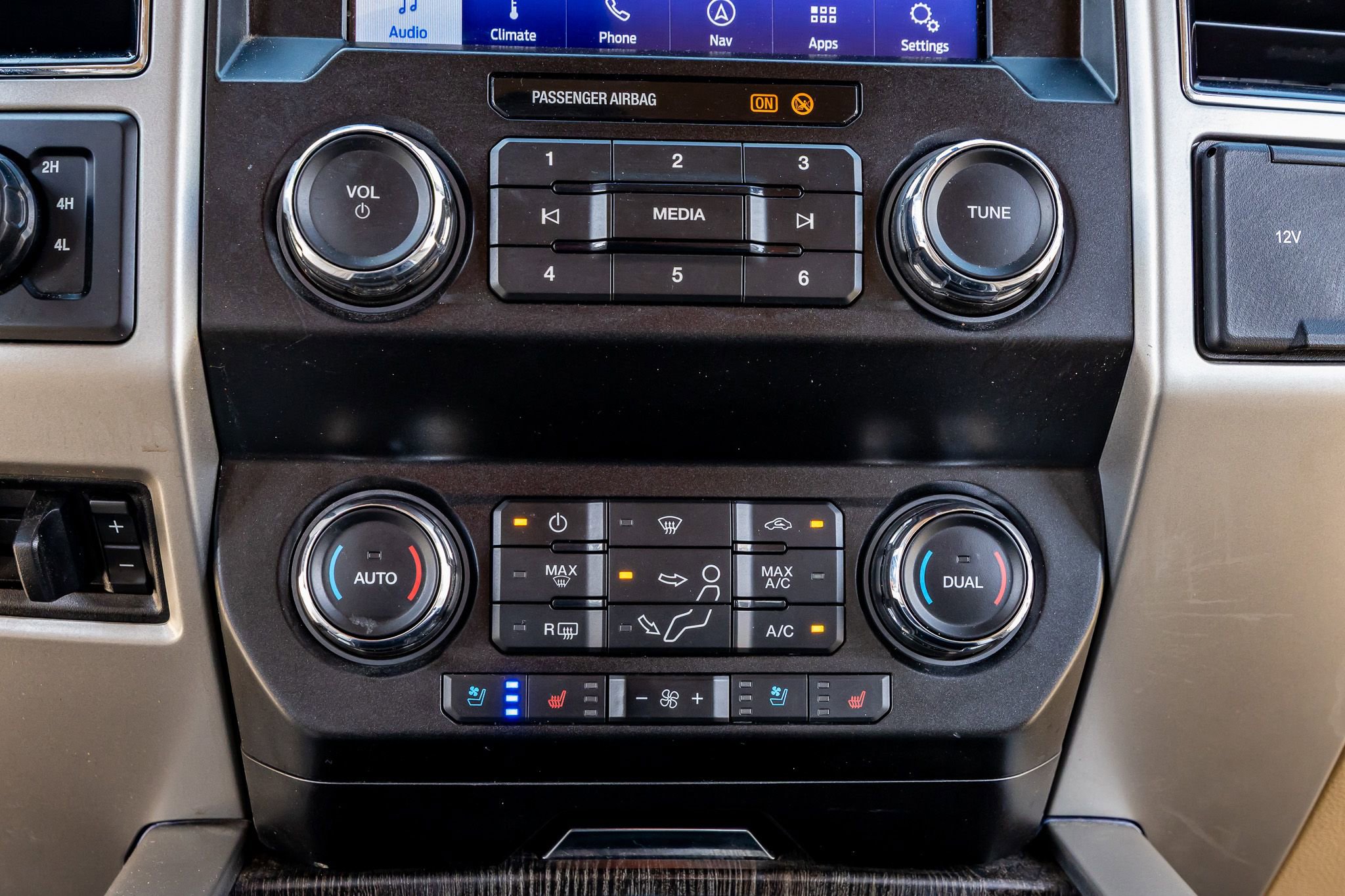 Used 2020 Ford F350 Lariat w/ Lariat Ultimate Package image 26