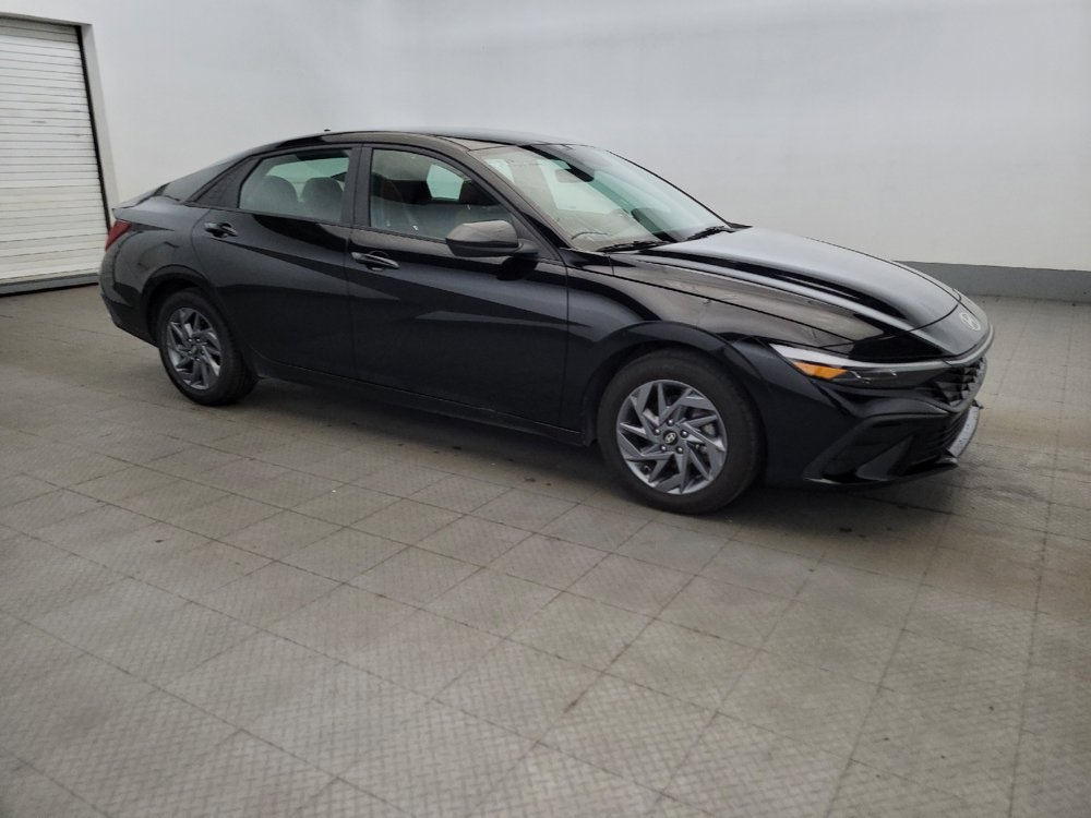 Used 2024 Hyundai Elantra SEL FWD image 11