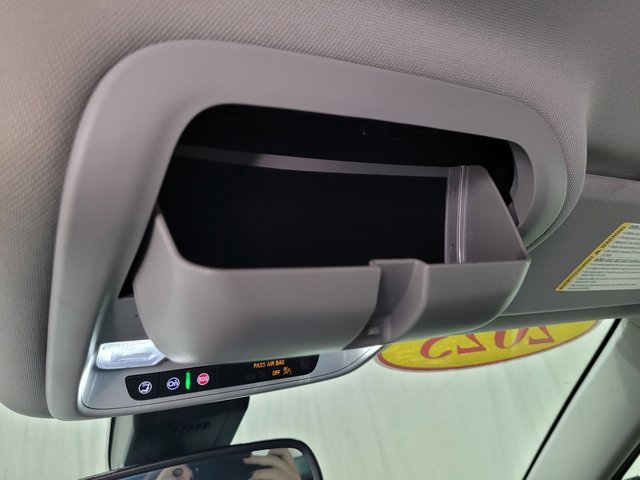 Used 2023 GMC Terrain SLE image 39