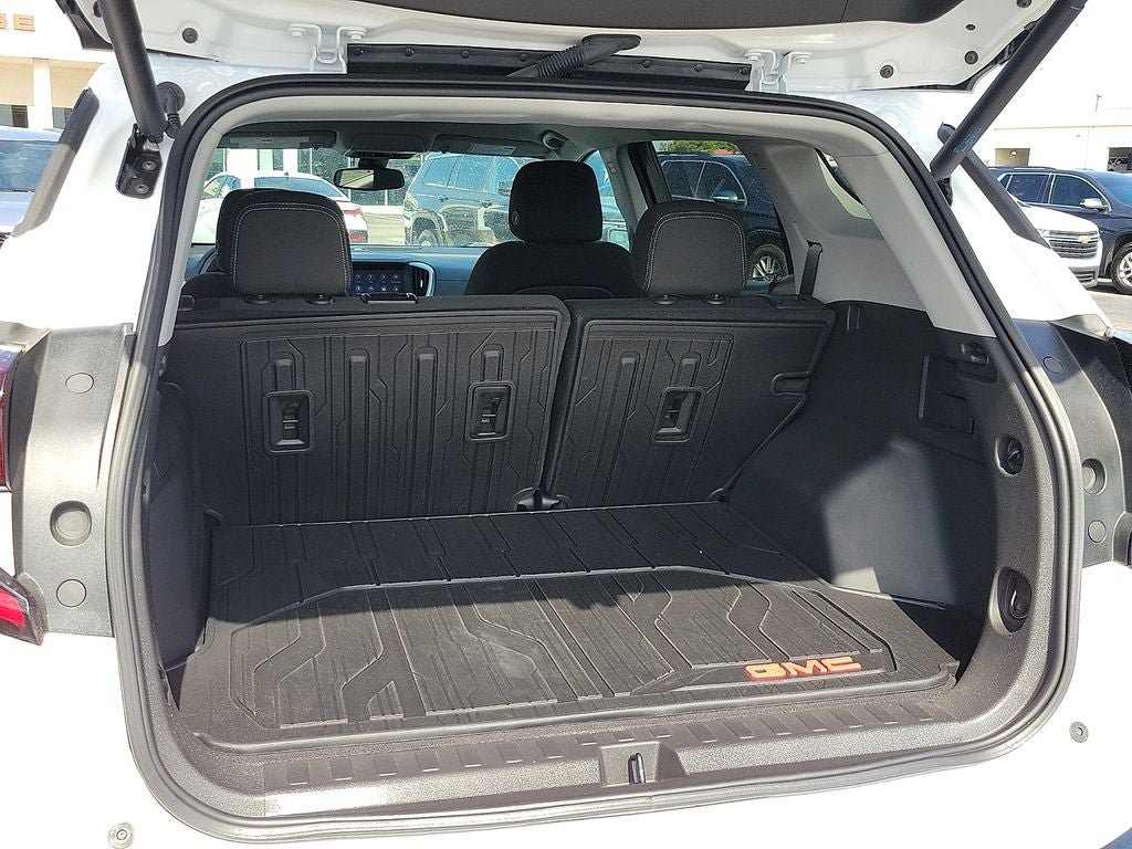 Used 2023 GMC Terrain SLE w/ Driver Convenience Package FWD image 8