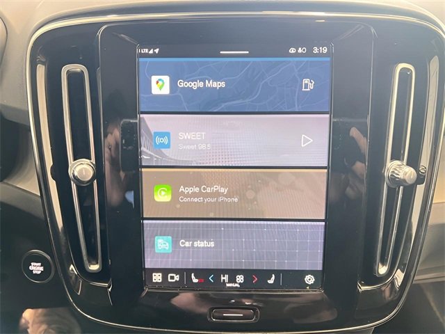 Used 2024 Volvo XC40 B5 Core image 24