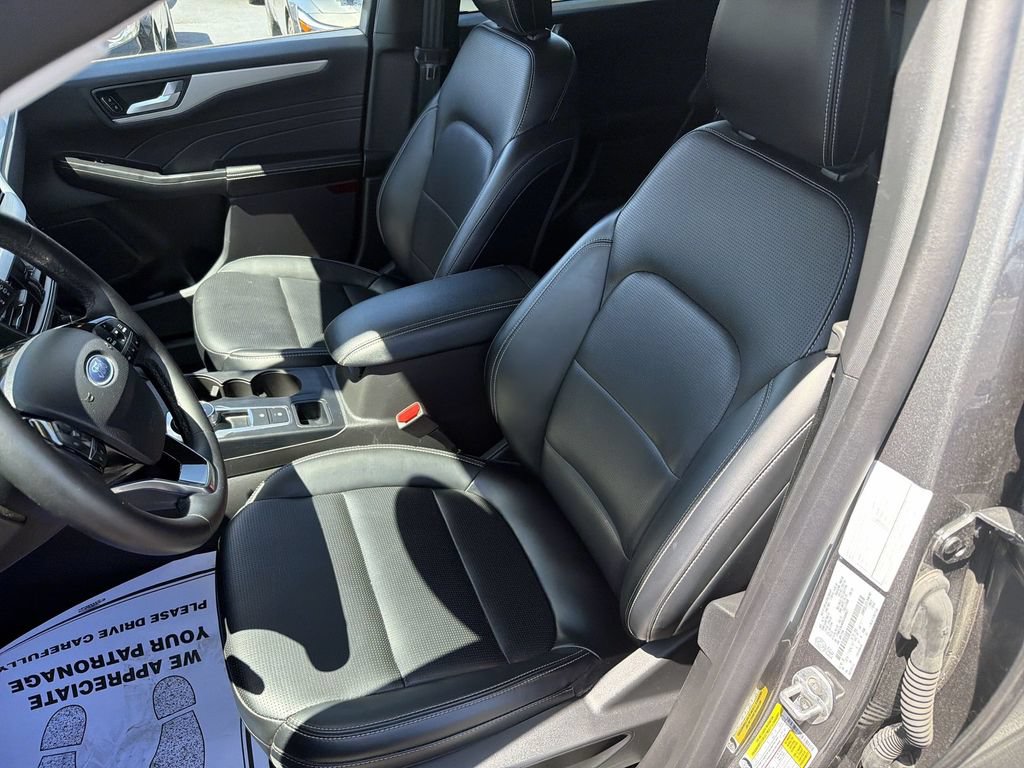 Used 2025 Ford Escape Platinum AWD/4WD image 17