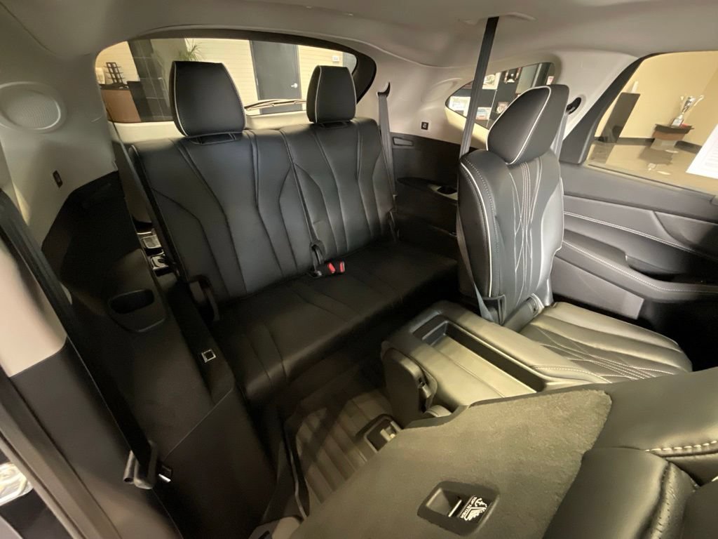 Certified 2026 Acura MDX w/ Advance Package AWD/4WD image 24