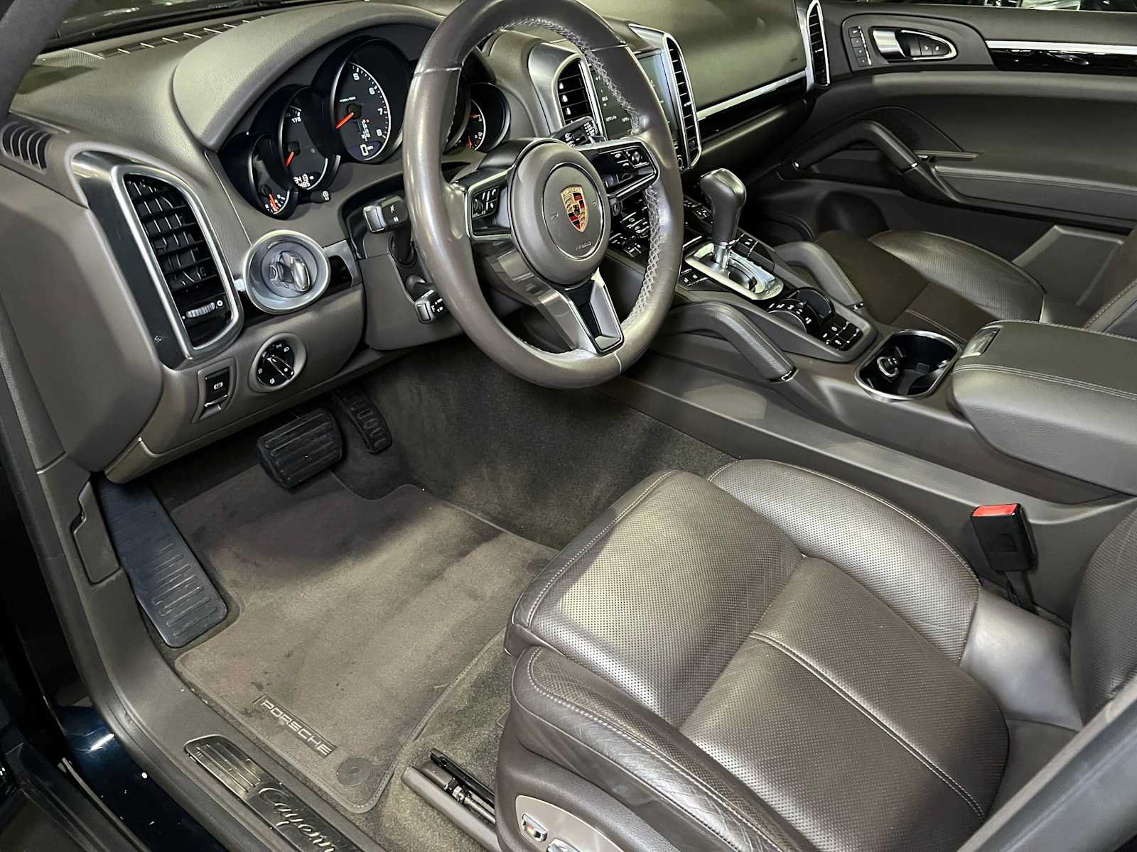 Used 2018 Porsche Cayenne AWD/4WD image 26