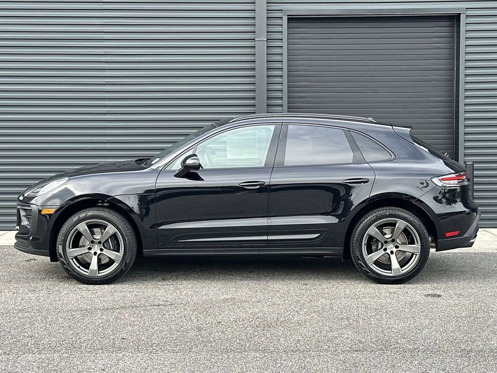 Certified 2025 Porsche Macan image 2